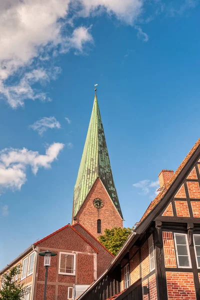 Eutin Almanya 'nın kuzeyinde Schleswig-Holstein eyâletinde, Schleswig-Holstein eyâletinde, Doğu Holstein eyâletine bağlı bölge..