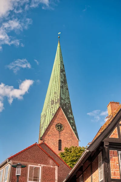 Eutin Almanya 'nın kuzeyinde Schleswig-Holstein eyâletinde, Schleswig-Holstein eyâletinde, Doğu Holstein eyâletine bağlı bölge..