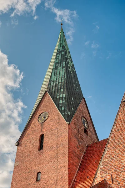 Eutin Almanya 'nın kuzeyinde Schleswig-Holstein eyâletinde, Schleswig-Holstein eyâletinde, Doğu Holstein eyâletine bağlı bölge..