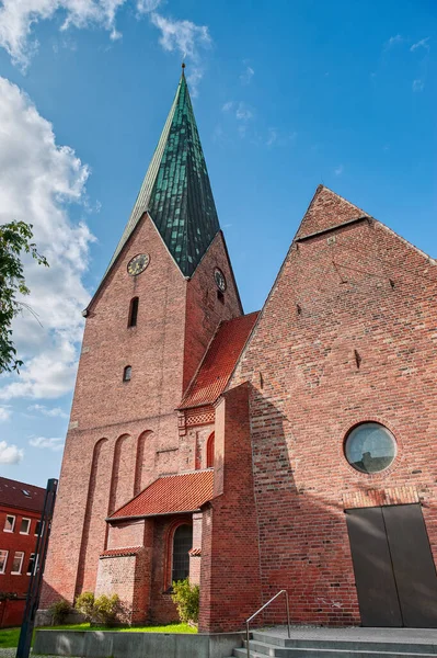 Eutin Almanya 'nın kuzeyinde Schleswig-Holstein eyâletinde, Schleswig-Holstein eyâletinde, Doğu Holstein eyâletine bağlı bölge..