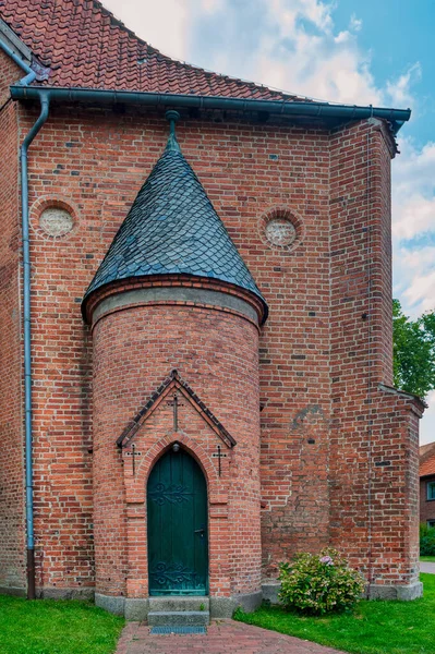 Eutin Almanya 'nın kuzeyinde Schleswig-Holstein eyâletinde, Schleswig-Holstein eyâletinde, Doğu Holstein eyâletine bağlı bölge..