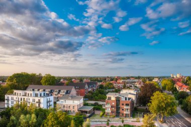 Lbeck Almanya 'nın kuzeyinde Schleswig-Holstein eyâletinde, Schleswig-Holstein eyâletinde, resmi olarak Hanseatic şehri Lbeck' in en kalabalık ikinci şehridir.
