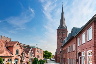 Plon Almanya 'nın kuzeyinde Schleswig-Holstein eyâletinde, Plon iline bağlı bölge. Büyük bir gölün kıyısında yer almaktadır..