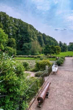 Eutin Almanya 'nın kuzeyinde Schleswig-Holstein eyâletinde, Schleswig-Holstein eyâletinde, Doğu Holstein eyâletinin başkentidir..