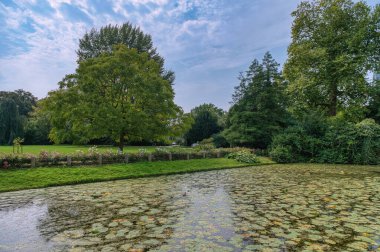 Eutin Almanya 'nın kuzeyinde Schleswig-Holstein eyâletinde, Schleswig-Holstein eyâletinde, Doğu Holstein eyâletinin başkentidir..
