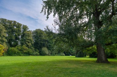 Eutin Almanya 'nın kuzeyinde Schleswig-Holstein eyâletinde, Schleswig-Holstein eyâletinde, Doğu Holstein eyâletinin başkentidir..