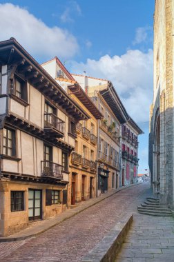 Hondarribia İspanya 'nın Gipuzkoa eyaletinin kuzeydoğusunda yer alan bir şehirdir..