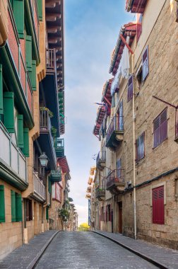 Hondarribia İspanya 'nın Gipuzkoa eyaletinin kuzeydoğusunda yer alan bir şehirdir..