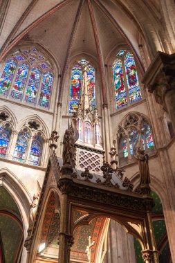 Santa Maria Katedrali. Bayonne, Fransa 'nın güneybatısında Nive ve Adour nehirlerinin birleştiği yerde, Fransız Bask Bölgesi' nde bir şehirdir..
