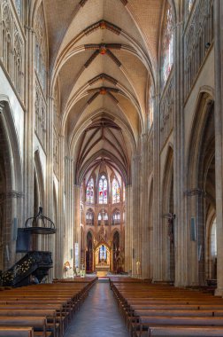 Santa Maria Katedrali. Bayonne, Fransa 'nın güneybatısında Nive ve Adour nehirlerinin birleştiği yerde, Fransız Bask Bölgesi' nde bir şehirdir..