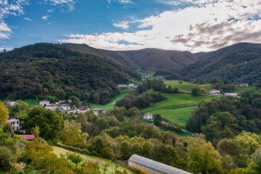Valcarlos (Luzaide) İspanya 'nın Auamendi bölgesinde, Sangesa' nın Merindad bölgesinde bulunan Navarre Foral Community of Navarre belediyesine bağlı belediyesi..