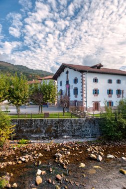 Erratzu, Navarre Foral Community 'nin Baztan ilçesine bağlı bir beldedir.