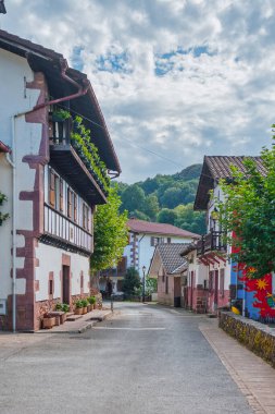 Amaiur - Maya, Pamplona 'nın Merindad bölgesindeki Baztn vadisinde yer alan Navarre Foral Community' de bir yerdir..