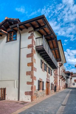 Amaiur - Maya, Pamplona 'nın Merindad bölgesindeki Baztn vadisinde yer alan Navarre Foral Community' de bir yerdir..