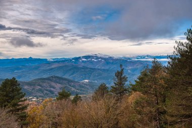 L 'Albre, Fransa' nın güneyindeki Pyrnes-Orientales bölgesinde küçük bir kasabadır.