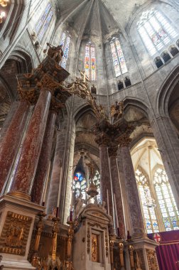 Saint Just ve Saint Pastor Katedrali Narbonne, Fransa 'da yer almaktadır ve Narbonne Başpiskoposları Sarayı' nın anıtsal kompleksinin bir parçasıdır..