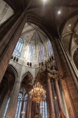 Saint Just ve Saint Pastor Katedrali Narbonne, Fransa 'da yer almaktadır ve Narbonne Başpiskoposları Sarayı' nın anıtsal kompleksinin bir parçasıdır..