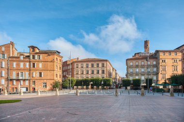 Albi, Fransa 'nın Occitanie bölgesinin başkenti olan Tarn bölgesinde yer alan bir şehirdir..