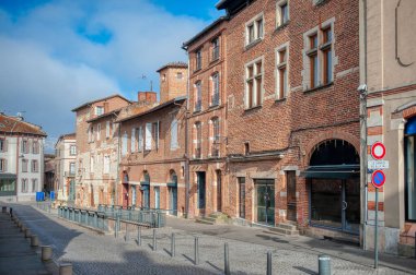 Albi, Fransa 'nın Occitanie bölgesinin başkenti olan Tarn bölgesinde yer alan bir şehirdir..