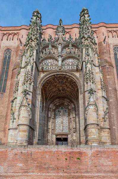 Albi Başpiskoposluğundaki Saint Cecilia Katedrali, Fransa 'da bulunan bir dini binadır..