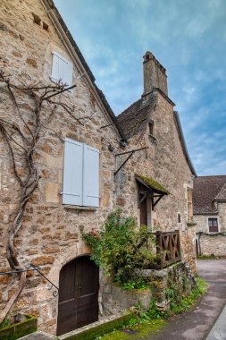 Carennac, Fransa 'nın Midi-Pyrnes bölgesinde, Gourdon bölgesinde ve Vayrac kantonunda bir şehirdir..