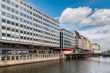 Hamburg-Mitte, Almanya 'nın Hamburg eyaletinde yer alan bir şehirdir. Hamburg-Altstadt ve Neustadt ilçeleri de Hamburg-Mitte 'nin bir parçasıdır..