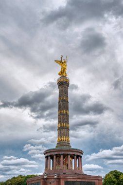 Berlin 'deki Zafer Sütunu, Almanya' nın başkenti Berlin 'deki Tiergarten parkında bulunan anıtsal bir sütundur..