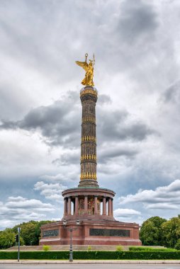 Berlin 'deki Zafer Sütunu, Almanya' nın başkenti Berlin 'deki Tiergarten parkında bulunan anıtsal bir sütundur..