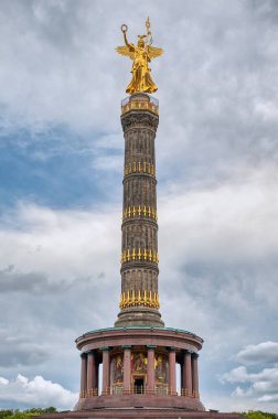 Berlin 'deki Zafer Sütunu, Almanya' nın başkenti Berlin 'deki Tiergarten parkında bulunan anıtsal bir sütundur..