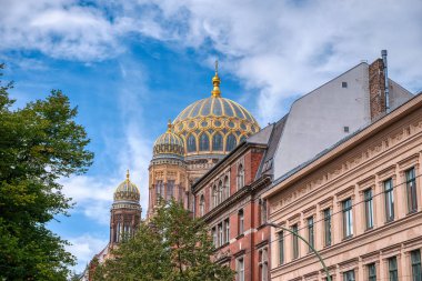 Berlin Almanya 'nın başkenti ve on altı federal eyaletten biridir. Kuzeydoğu Almanya 'da yer almaktadır.