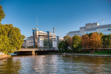 Berlin Almanya 'nın başkenti ve on altı federal eyaletten biridir. Kuzeydoğu Almanya 'da yer almaktadır..