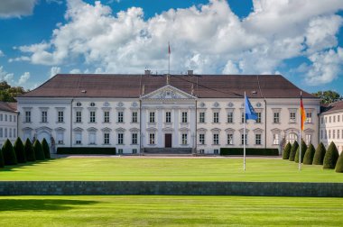 Berlin Almanya 'nın başkenti ve on altı federal eyaletten biridir. Kuzeydoğu Almanya 'da yer almaktadır.