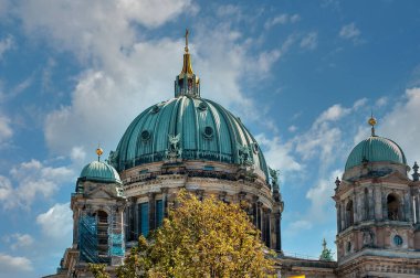 Berlin Almanya 'nın başkenti ve on altı federal eyaletten biridir. Kuzeydoğu Almanya 'da yer almaktadır.