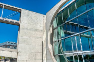 Berlin Almanya 'nın başkenti ve on altı federal eyaletten biridir. Kuzeydoğu Almanya 'da yer almaktadır..