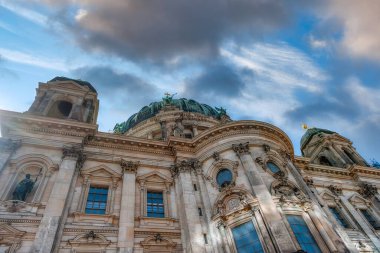 Berlin Almanya 'nın başkenti ve on altı federal eyaletten biridir. Kuzeydoğu Almanya 'da yer almaktadır.