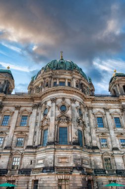 Berlin Almanya 'nın başkenti ve on altı federal eyaletten biridir. Kuzeydoğu Almanya 'da yer almaktadır.