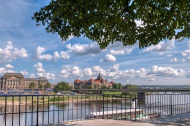 Dresden, Almanya 'nın doğusunda Saksonya eyaletinin başkentidir..