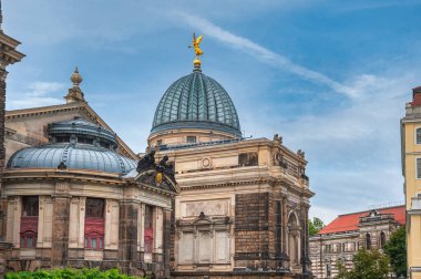 Dresden, Almanya 'nın doğusunda Saksonya eyaletinin başkentidir. (Sanat Akademisi)