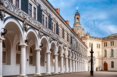 Dresden, Almanya 'nın doğusunda Saksonya eyaletinin başkentidir..