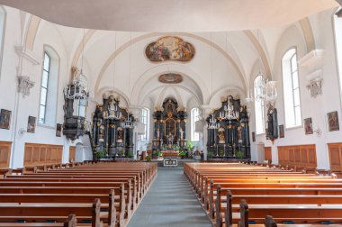 İsviçre 'deki Wolfenschiessen kilisesinin içinde.