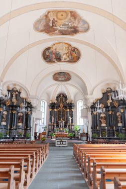 İsviçre 'deki Wolfenschiessen kilisesinin içinde.