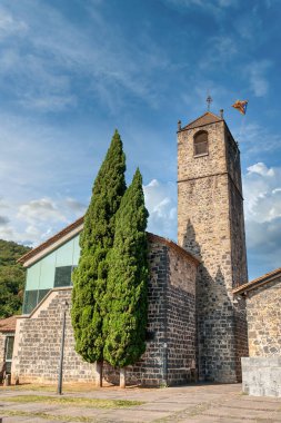 Castellfollit de la Roca, Katalonya 'nın otonom bölgelerinden biri olan Gerona' nın La Garrocha bölgesinde bulunan bir belediyedir..