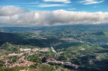 Santa Maria de Montserrat manastırı, İspanya 'nın Barcelona eyaletinin Barcelona eyaletine bağlı Montserrat Dağı' nda yer alan bir manastır. Sana selam olsun.).