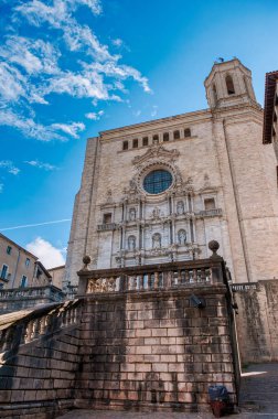 Gerona, Katalonya 'nın otonom bölgelerinden biri olan Katalonya' nın aynı adı taşıyan Girons bölgesinin merkezi kent ve belediye.