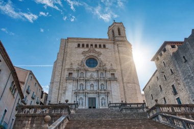 Gerona, Katalonya 'nın otonom bölgelerinden biri olan Katalonya' nın aynı adı taşıyan Girons bölgesinin merkezi kent ve belediye.