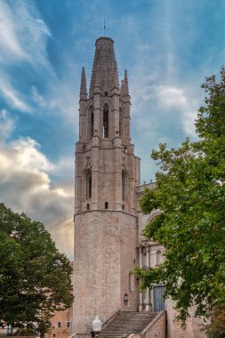 Gerona, Katalonya 'nın otonom bölgelerinden biri olan Katalonya' nın aynı adı taşıyan Girons bölgesinin merkezi kent ve belediye.