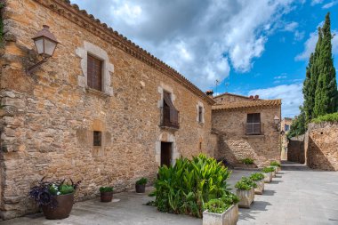 Forallac, Katalonya 'nın otonom bölgelerinden biri olan Girona eyaletine bağlı belediyesi. Baix Empord bölgesinde yer almaktadır. İspanya.