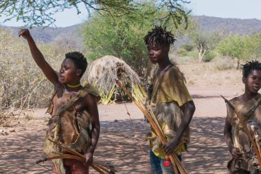 Buşmanlar Güney Afrika 'nın yerli halklarıdır. Büyük oranda avcı toplayıcılar. Tanzanya, Afrika
