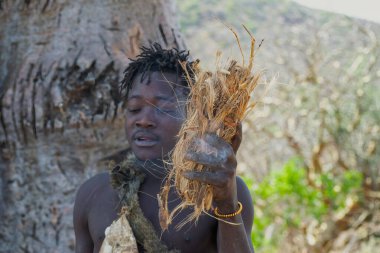 Buşmanlar Güney Afrika 'nın yerli halklarıdır. Büyük oranda avcı toplayıcılar. Tanzanya, Afrika