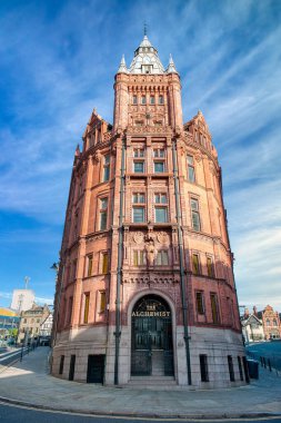 Nottingham Şehir Merkezi 'ndeki Simyacı binası Nottinghamshire Doğu Midlands İngiltere.